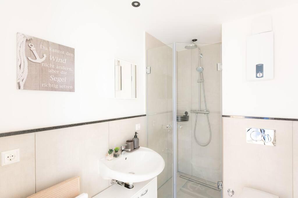 - Sea Apartment Duisburg Center & Parking Spaces & Kingsize Bett - Central Station Hbf - Εξωτερικό φωτογραφία